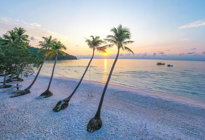 Phu Quoc Island tropical beach, Vietnam - Humsafar Holidays